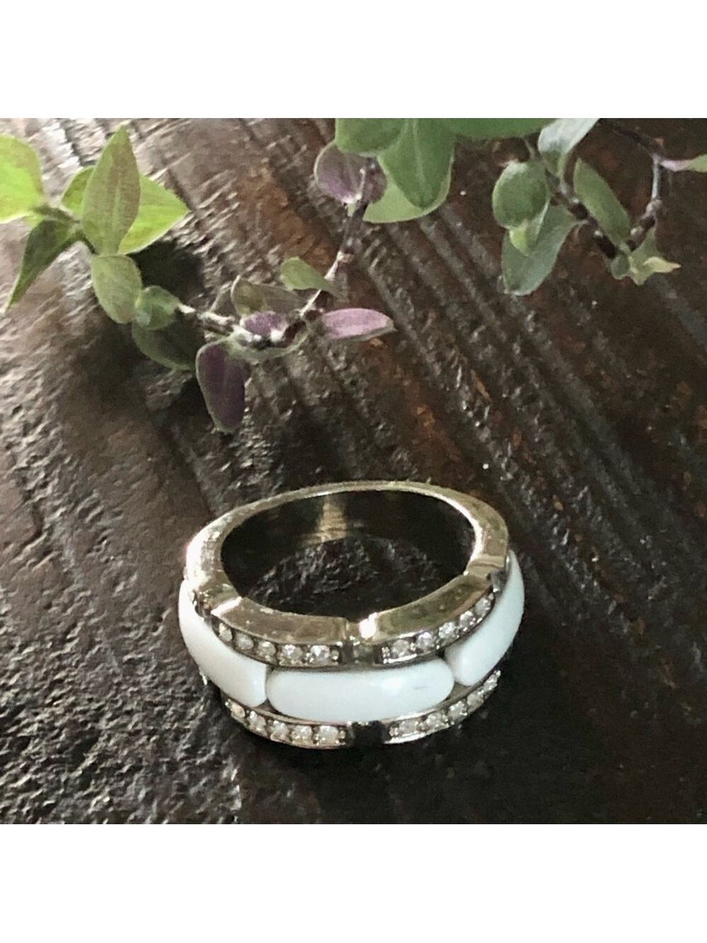 Banana Republic Cocktail Ring White and Silver with Rhinestones size 7.5